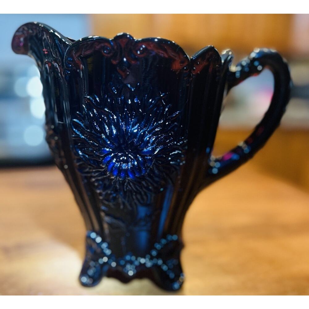 Mosser Purple Amethyst 48oz 4 Footed Pitcher Dahlia Pattern 8” Tall Scallop Rim